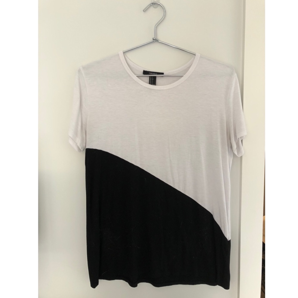 Black and white tee from Forever 21.
